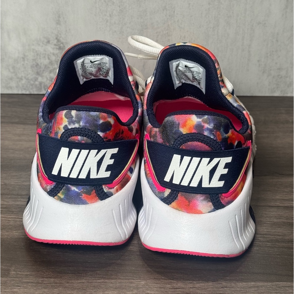 Nike Women’s Metcon Shoes White Pink Navy Floral Accent - Picture 5 of 9